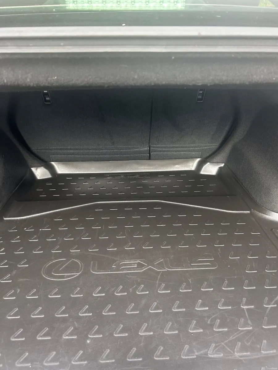 Lexus IS 2018 - Image 2