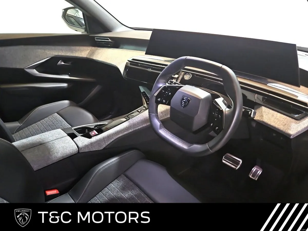 Peugeot 3008 Hybrid Allure Model - 360 View Camera - Image 6