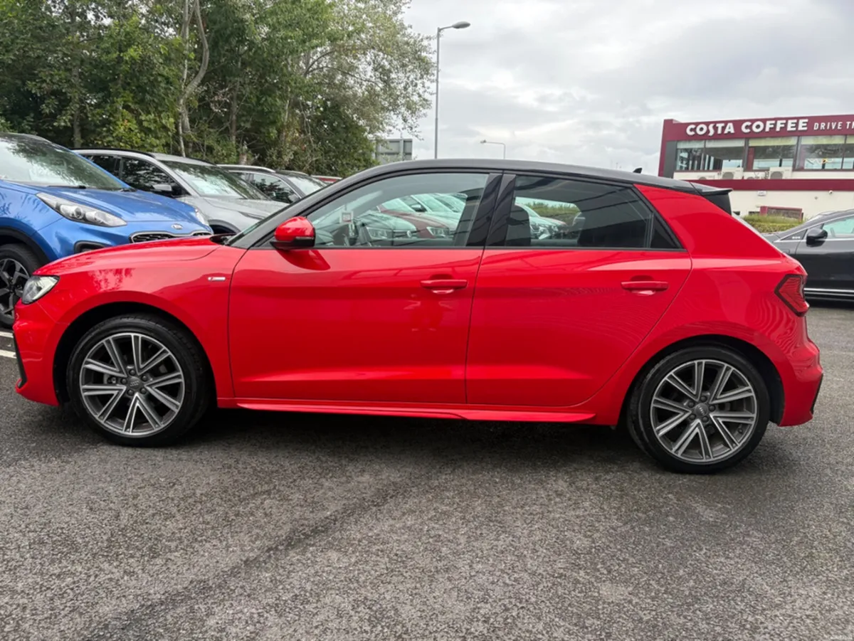 Audi A1 1.0 PETROL S-LINE **TWO TONE** - Image 4