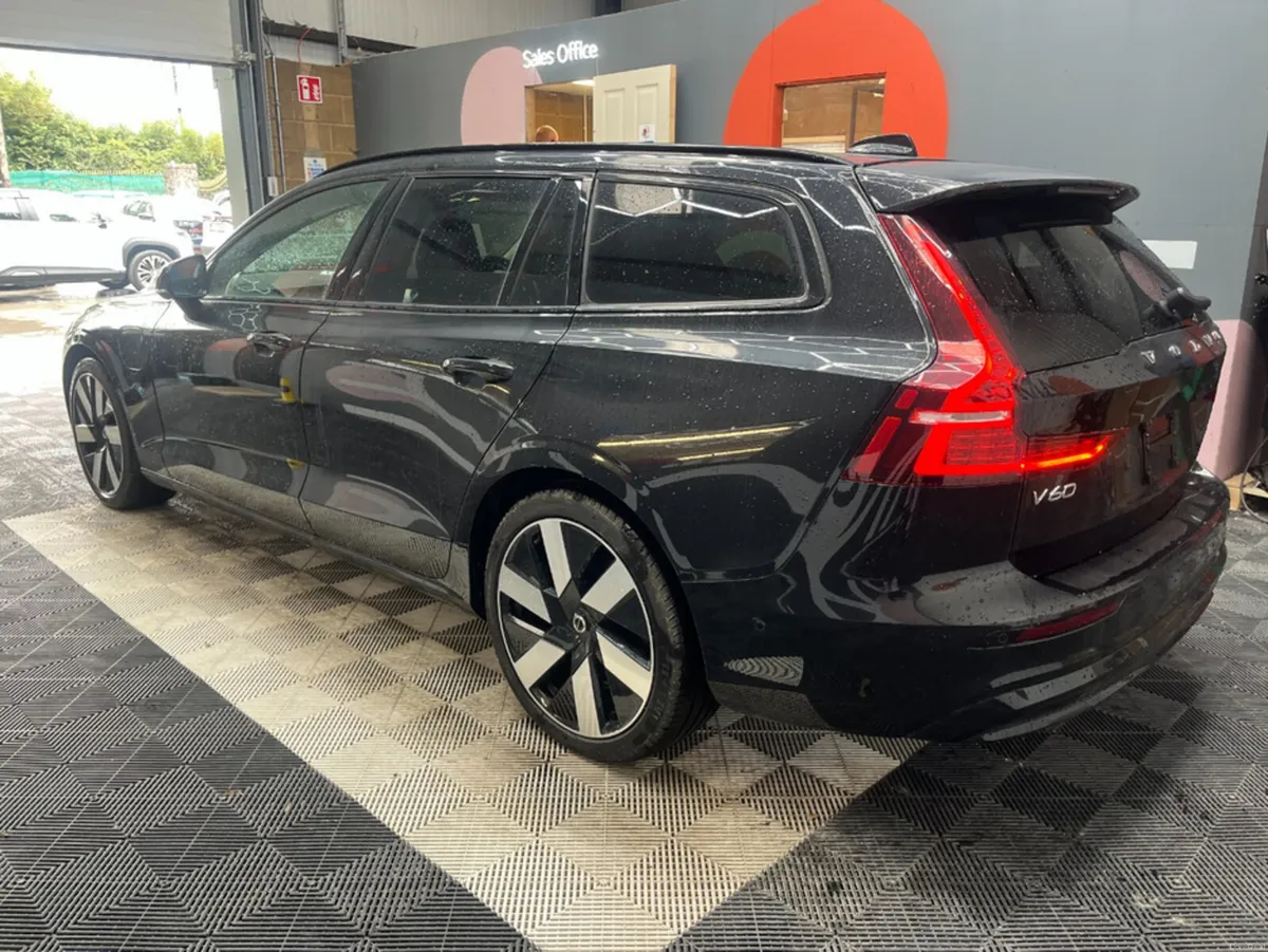 Volvo V60 2025 VOLVO V60 4WD ULTRA T6 AWD PLUG-IN - Image 5