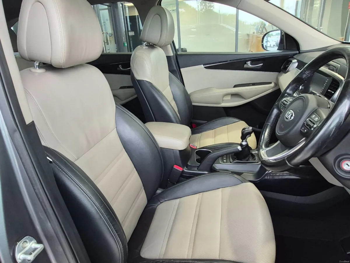 Kia Sorento PLATINUM 4X4 5DR - Image 5