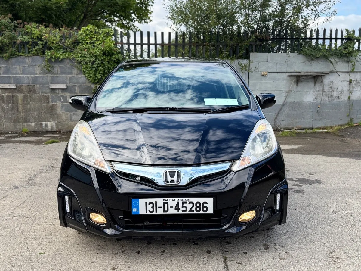2013 HONDA FIT. MINT CONDITION. NEW NCT. AUTO 1.3L - Image 2