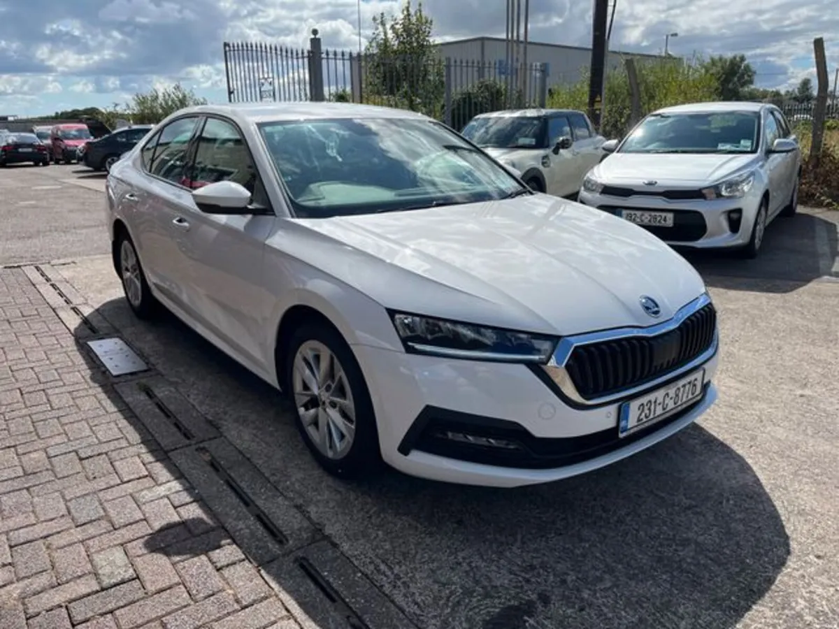 Skoda Octavia AMB 1.0tsi 110HP 5DR - Image 2