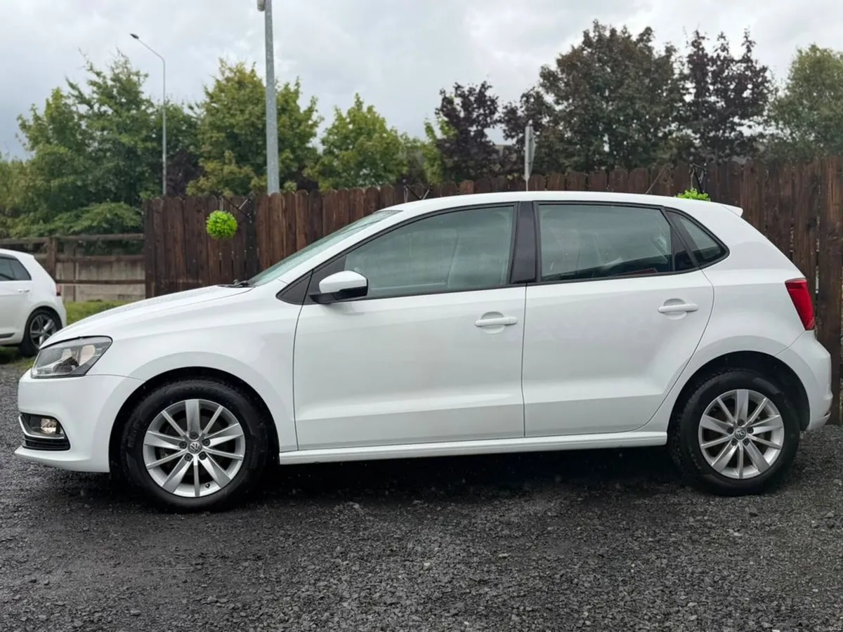 Volkswagen Polo AUTO - 35K KMS - Image 4