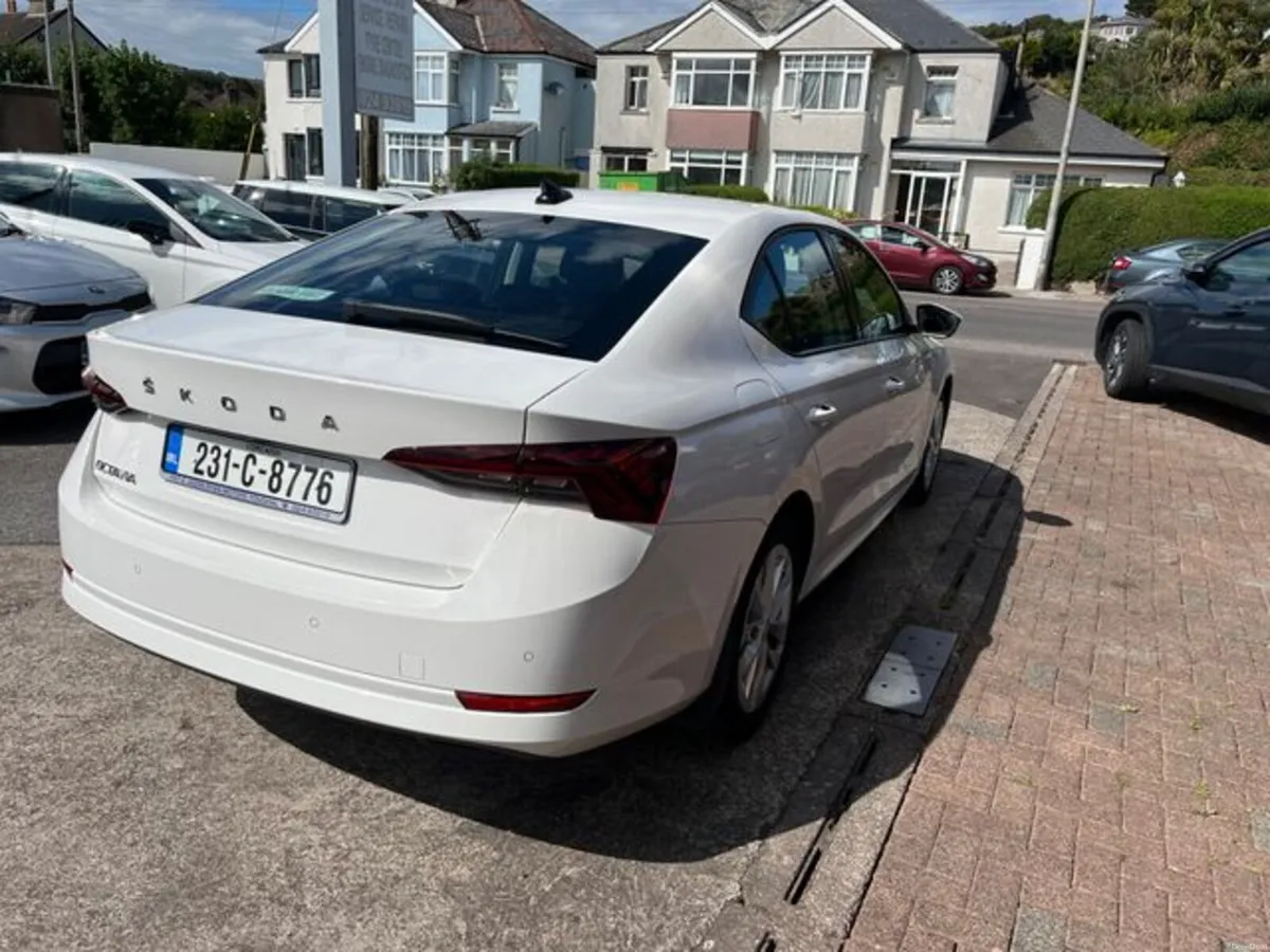 Skoda Octavia AMB 1.0tsi 110HP 5DR - Image 3