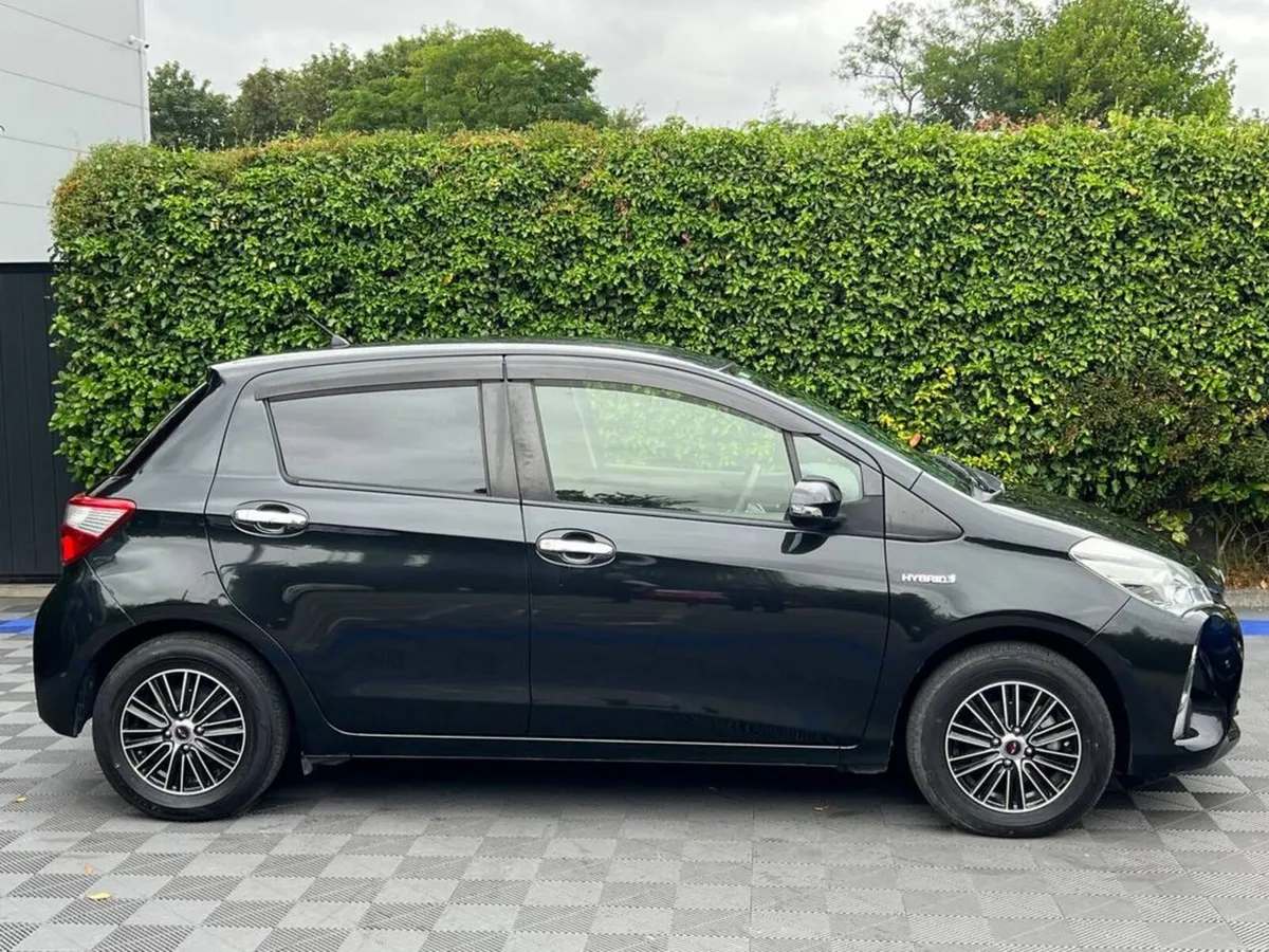 Toyota Yaris 1.5 HYBRID AUTO // 14" ALLOYS // NEW - Image 2