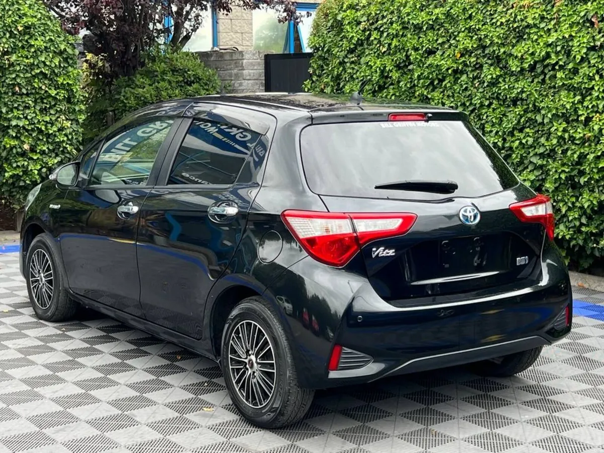 Toyota Yaris 1.5 HYBRID AUTO // 14" ALLOYS // NEW - Image 5