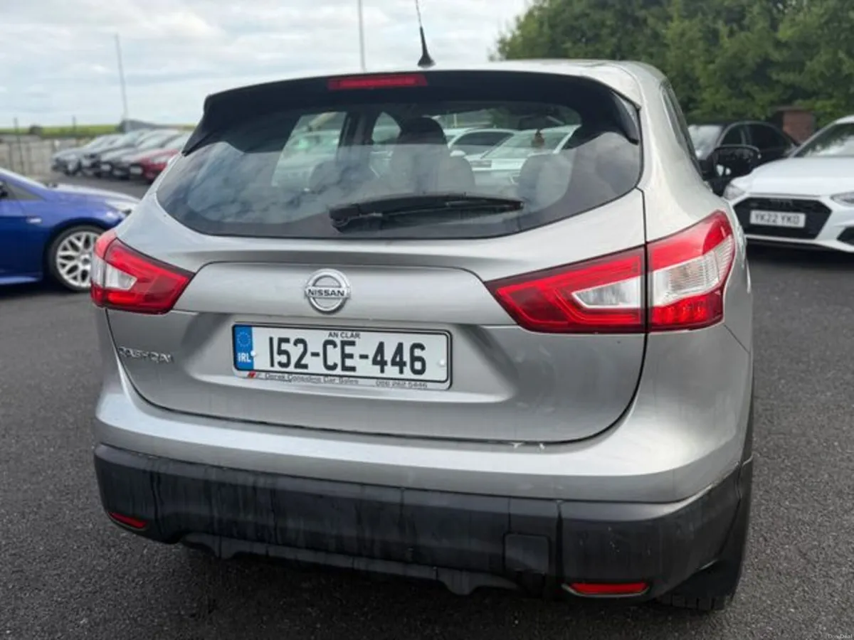 Nissan Qashqai 1.2 PET SV E6 4DR - Image 4