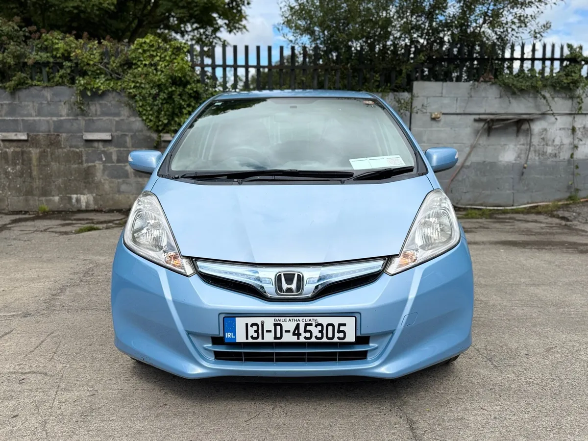 2013 HONDA FIT. 105K KMs. NEW NCT. AUTO 1.3L - Image 2