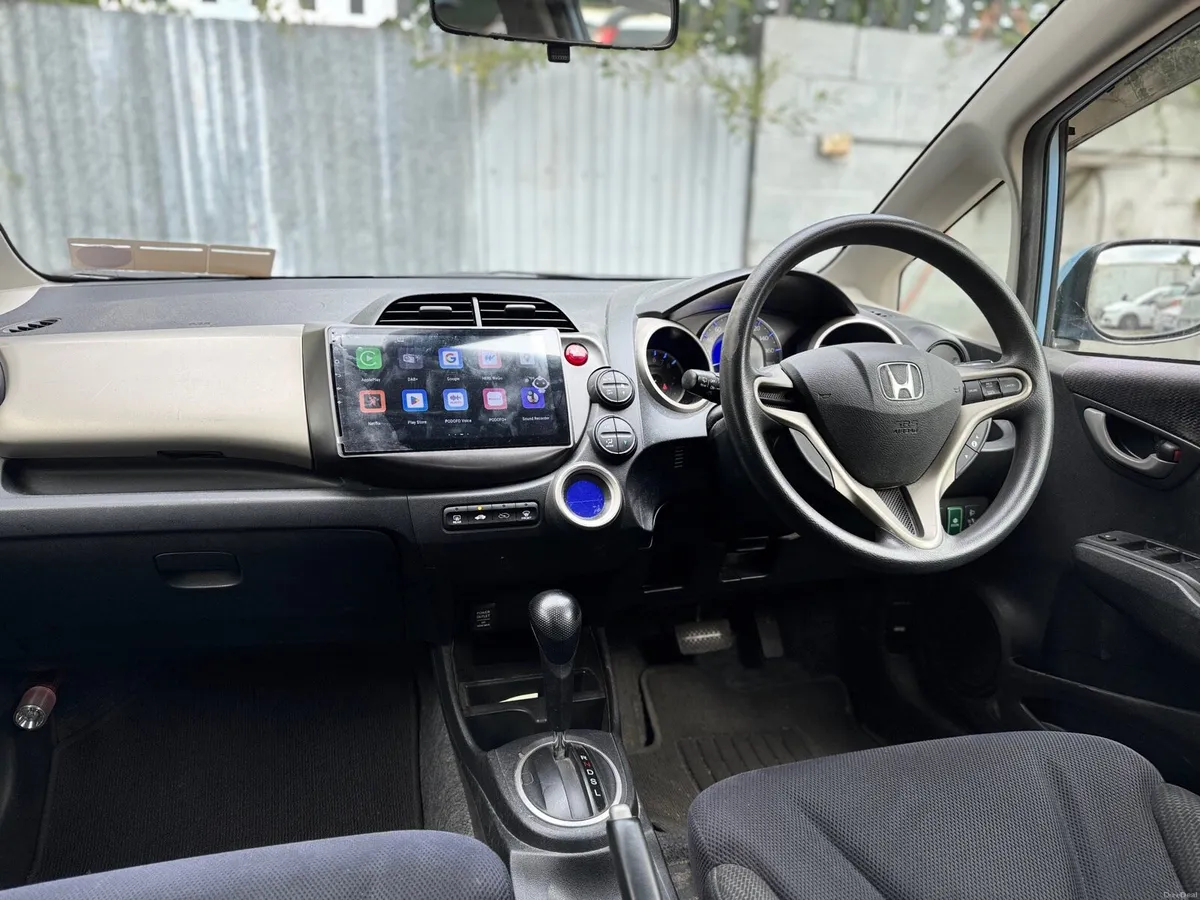 2013 HONDA FIT. 105K KMs. NEW NCT. AUTO 1.3L - Image 4
