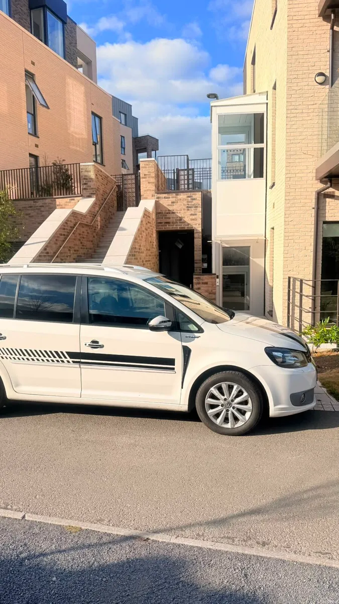 Volkswagen touran Petrol  7 Seater Automatic - Image 3