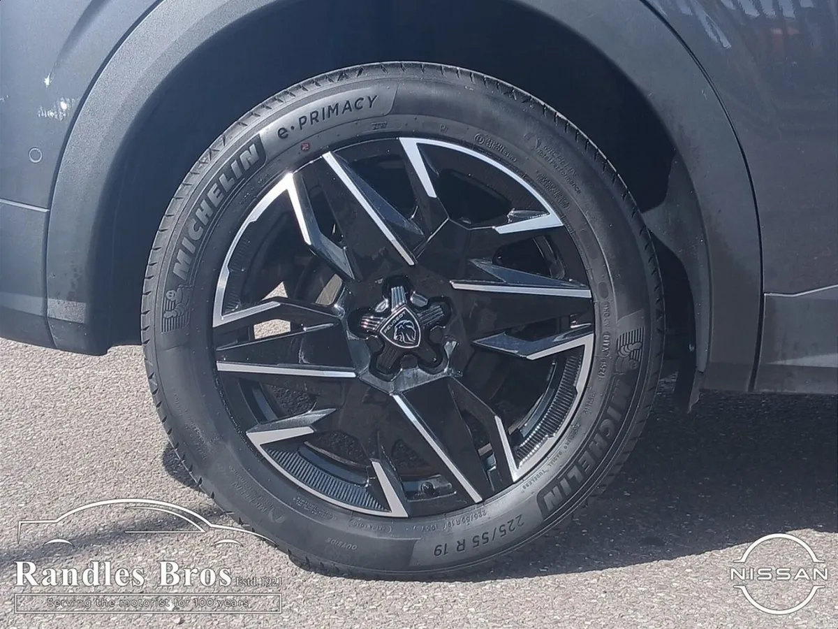 Peugeot 3008 1.2 MHEV PureTech 136bhp eDCS6 Allure - Image 5