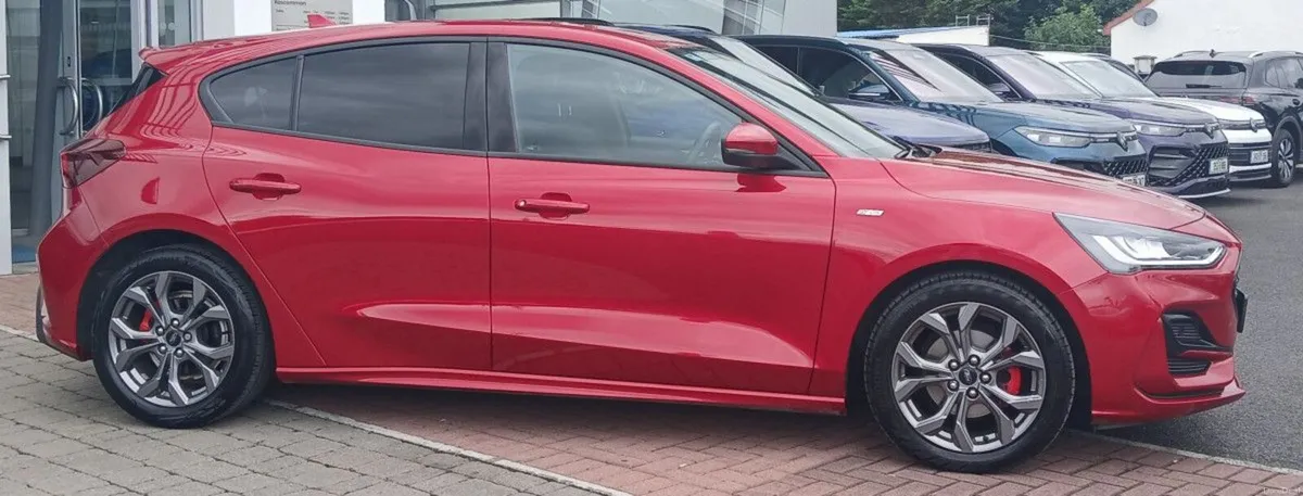 Ford Focus ST-Line Vignale 1.0L EcoBoost 125PS **R - Image 2