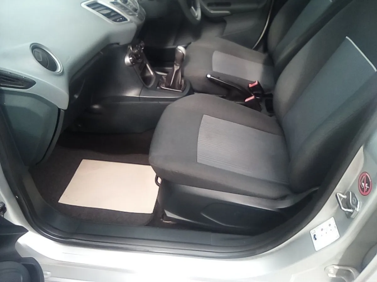 Ford Fiesta 2011 - Image 3