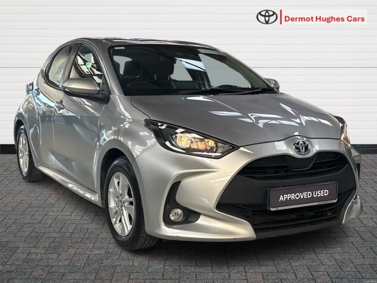 Toyota Yaris YARIS HYBRID LUNA - Image 1