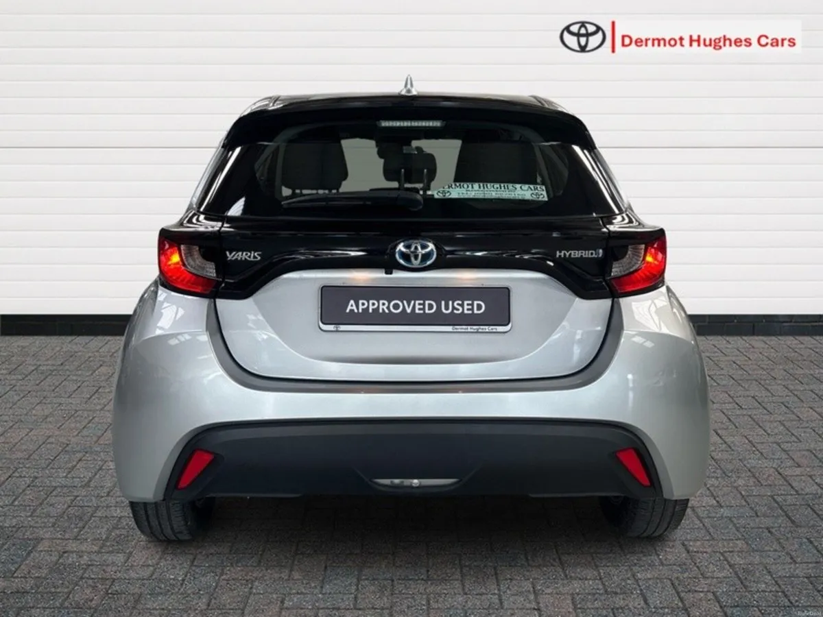 Toyota Yaris YARIS HYBRID LUNA - Image 4