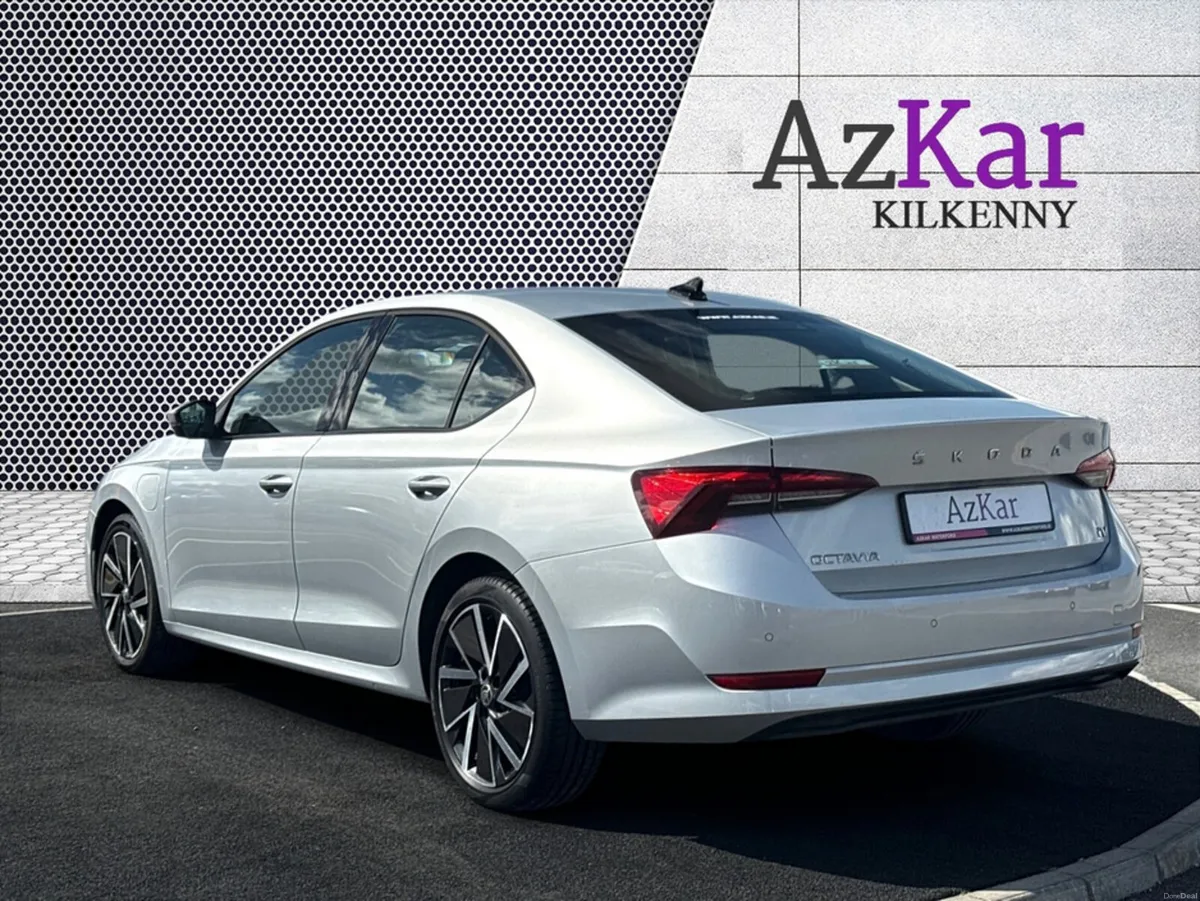 Skoda Octavia 2021 SE-TECH 1.4 PETROL PLUG IN HYBR - Image 6