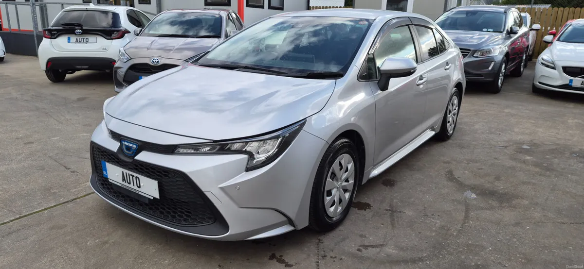Toyota Corolla auto hybrid/petrol 1.8saloon low km - Image 5