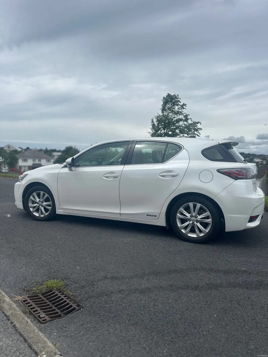 2015 Lexus CT200H (Luxury trim) - Image 3