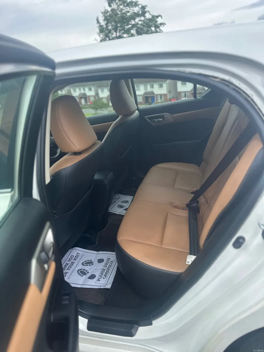 2015 Lexus CT200H (Luxury trim) - Image 6