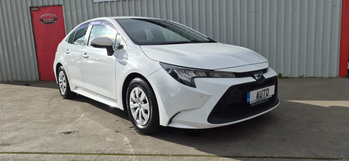 Toyota Corolla auto hybrid/petrol 1.8 saloon - Image 3