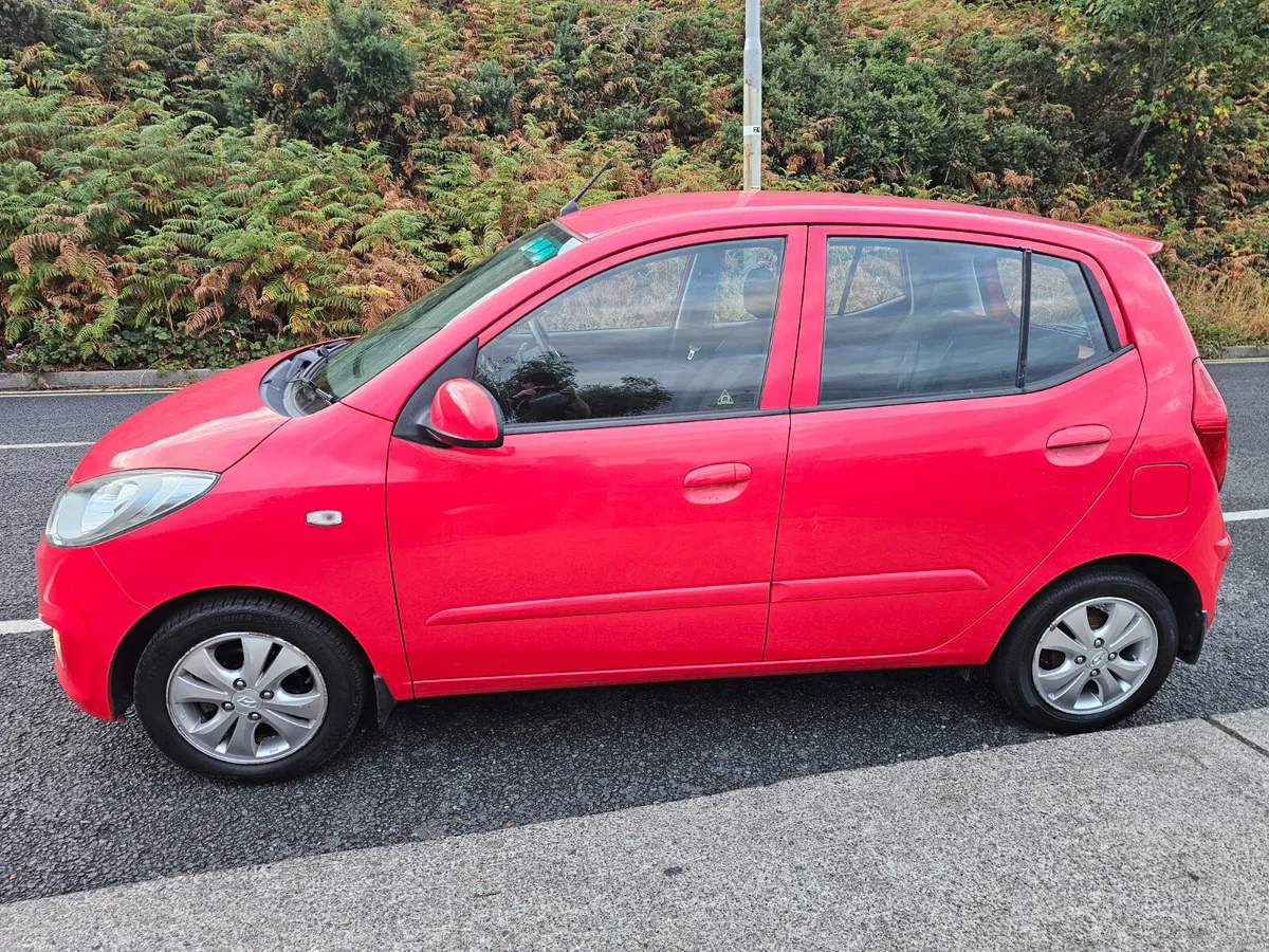 Hyundai i10 1.1l *LOW MILEAGE* - Image 3