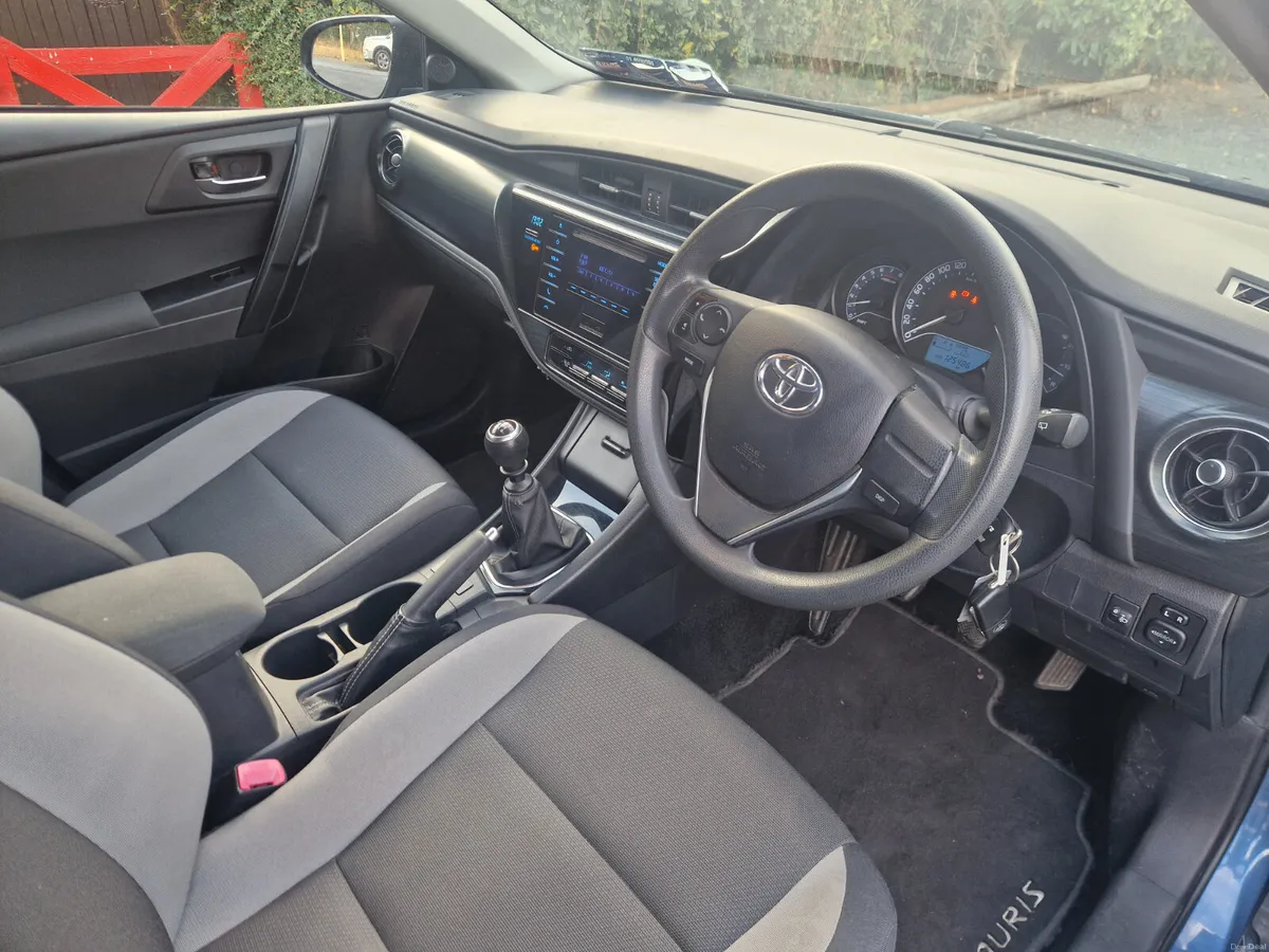 Toyota Auris Petrol Terra 2016 - Image 6