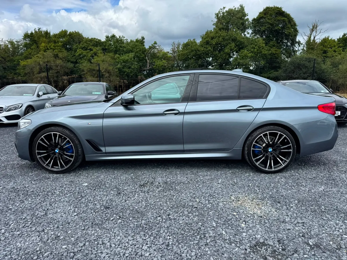 2017 BMW 520 M SPORT * SUNROOF * - Image 4