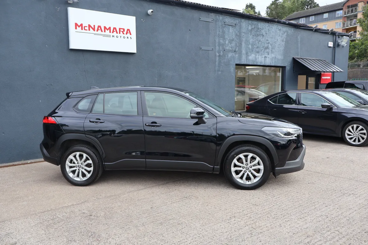 Toyota Corolla Cross Luna Exceptional Condition! - Image 2