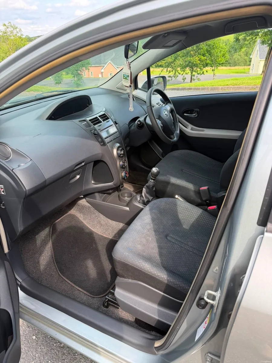 Toyota Yaris 2010 - Image 4