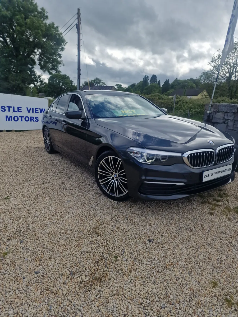 17 BMW 520D X-Drive Business Edition - Image 1