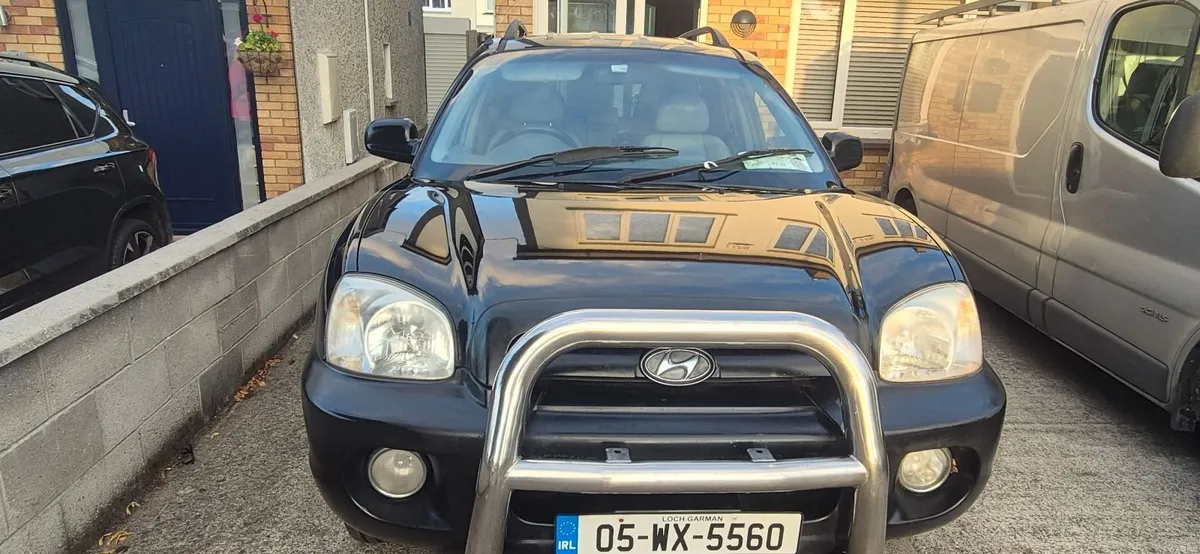 Hyundai Santa Fe 2005 - Image 2