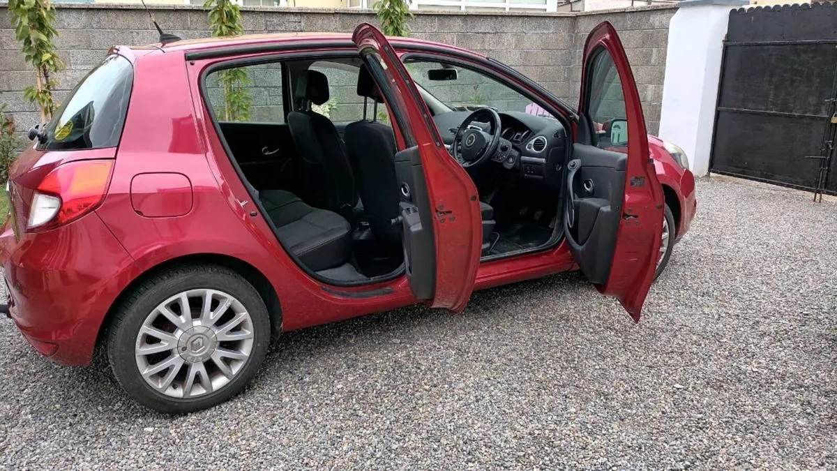 Renault Clio 1.2  2010 for sale. - Image 2