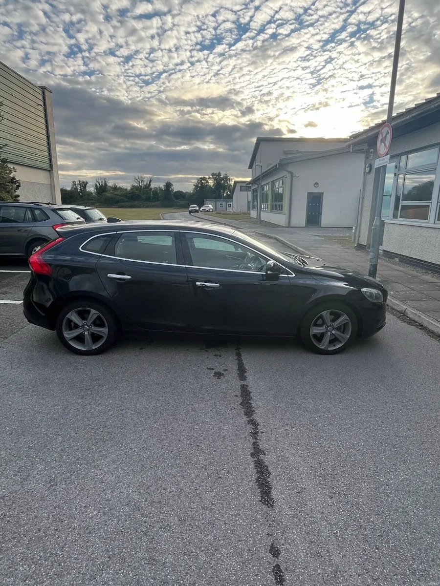2013 Volvo V40 1.6L Petrol Automatic - Image 3