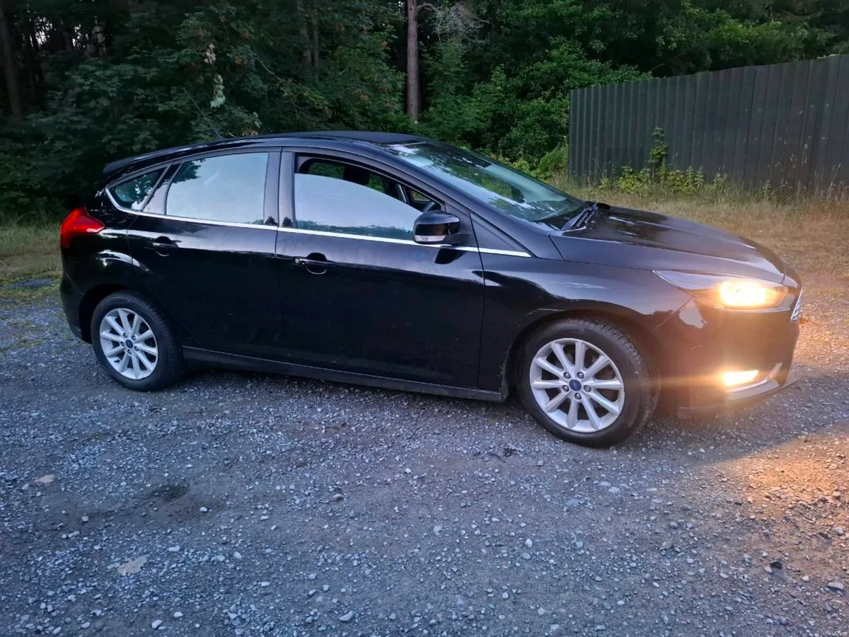 Ford focus titanium 1.0 petrol low kilometres - Image 1
