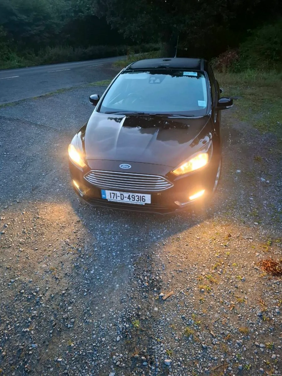 Ford focus titanium 1.0 petrol low kilometres - Image 5