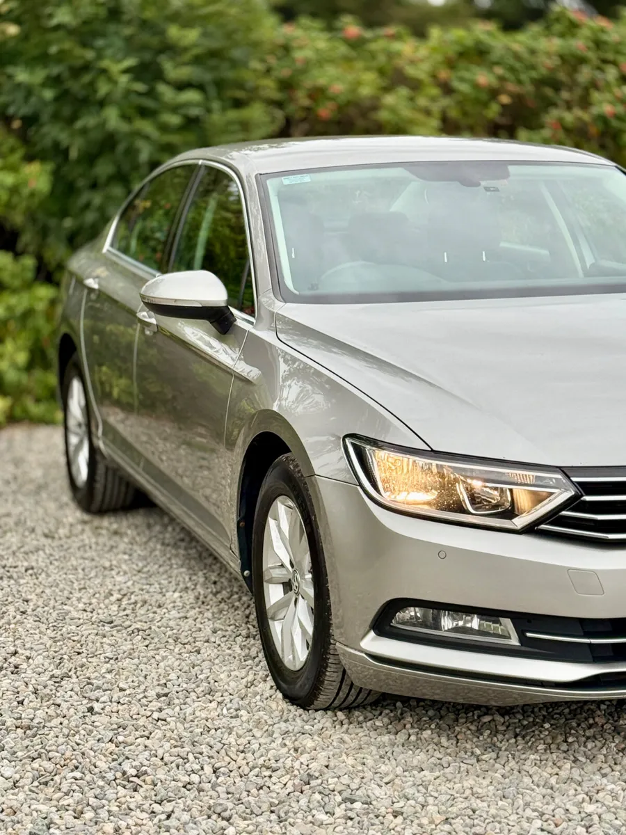 2015 Volkswagen Passat 1.6 TDI 120HP DSG Automatic - Image 3