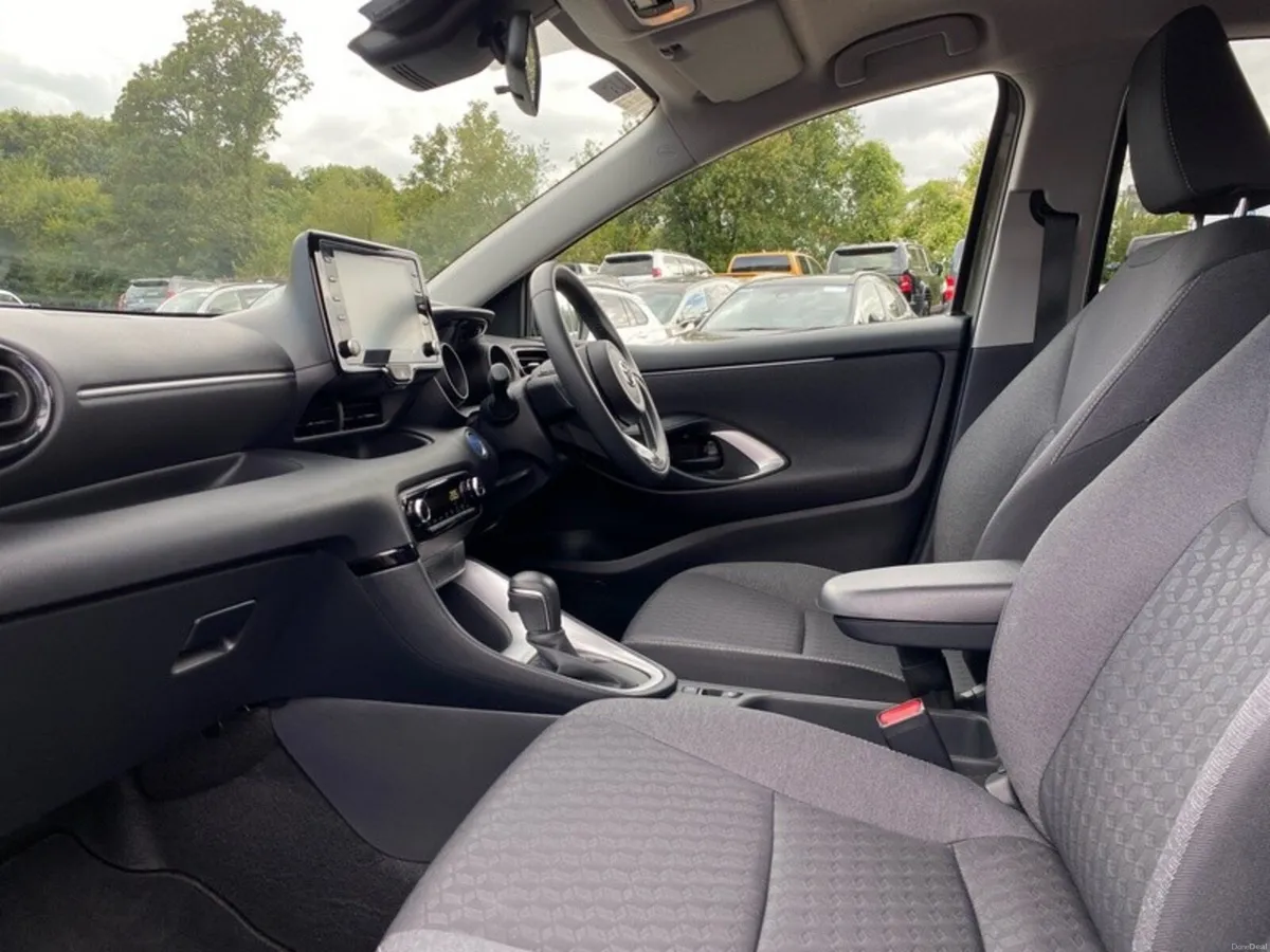 Toyota Yaris 1.5 LUNA SPORT 4DR A - Image 6