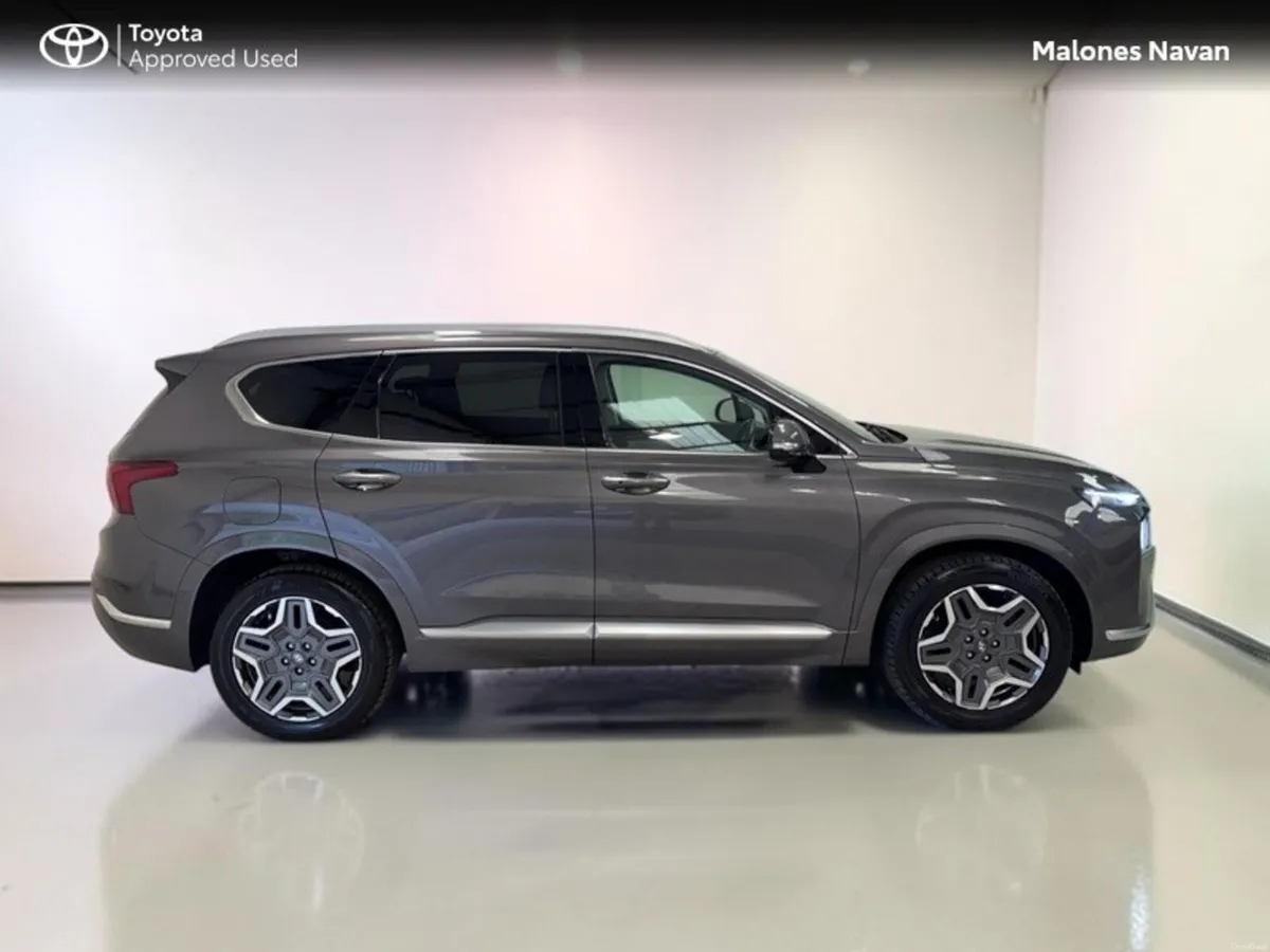 Hyundai Santa Fe PHEV 5DR AUTO - Image 3