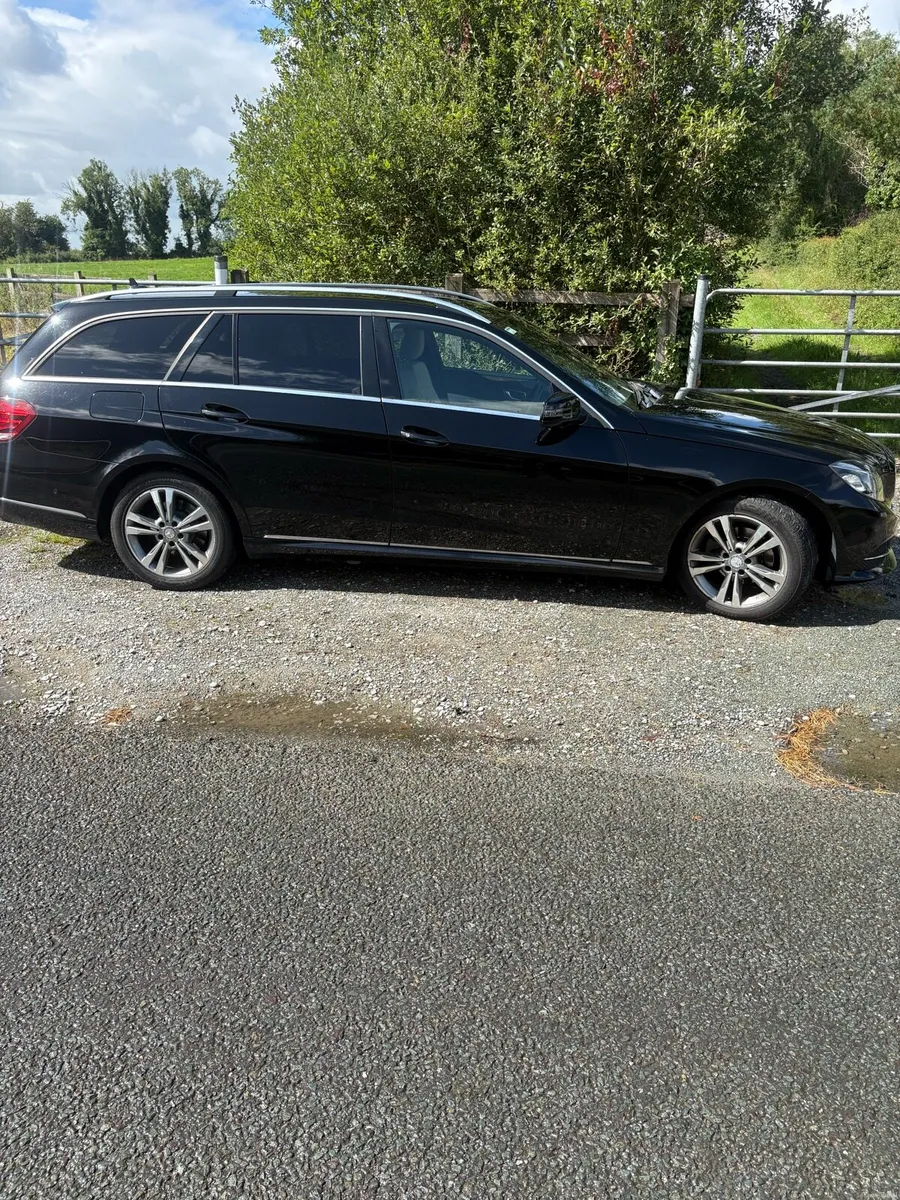 2015 Merc E220 Estate Automatic - Image 3