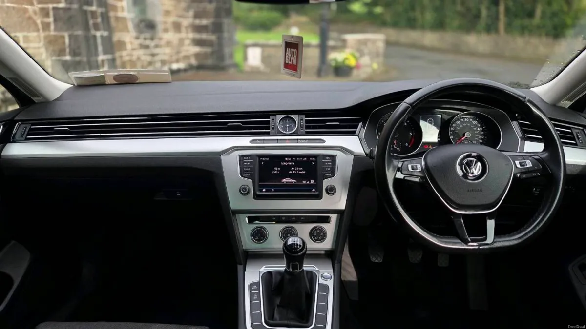 2017 Volkswagen Passat 1.6 TDI | 1 Owner - Image 5