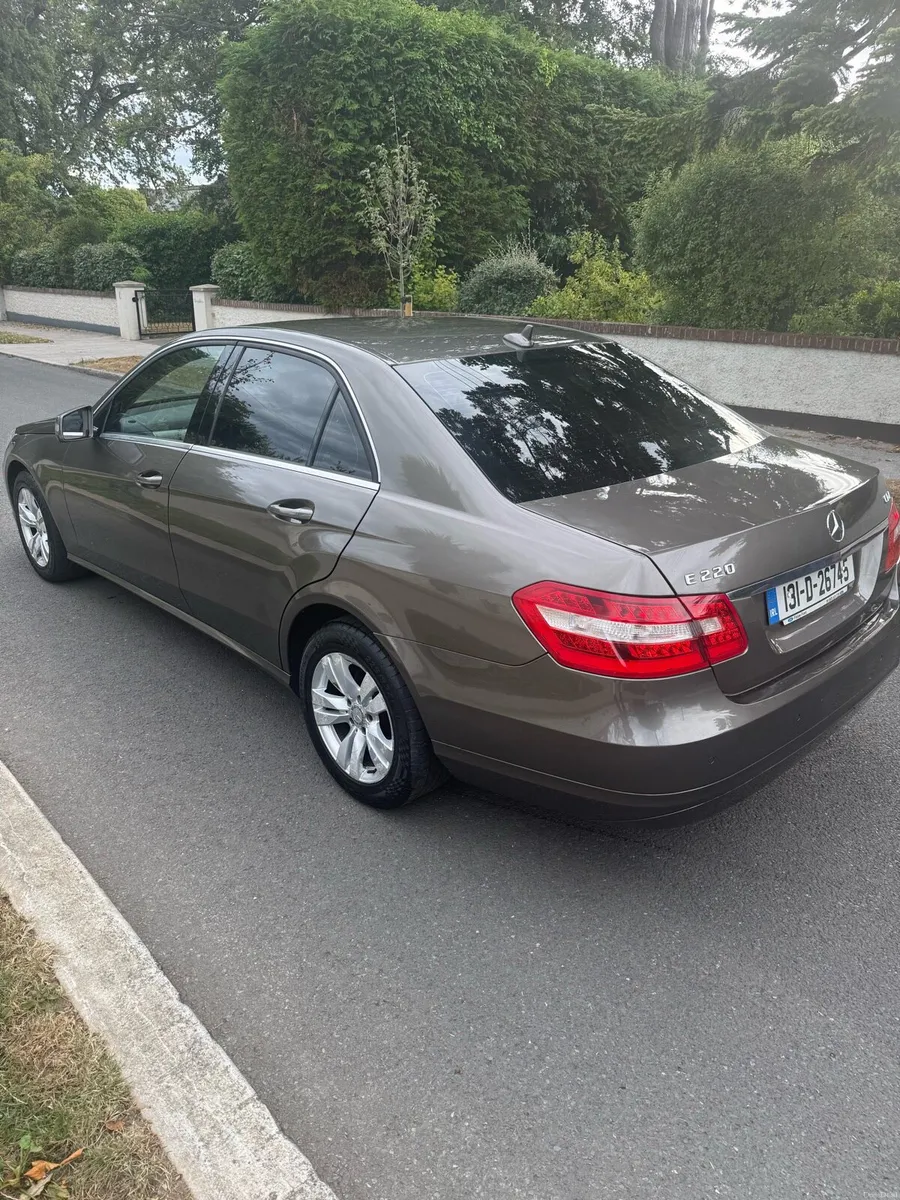 Mercedes e220 saloon - Image 3
