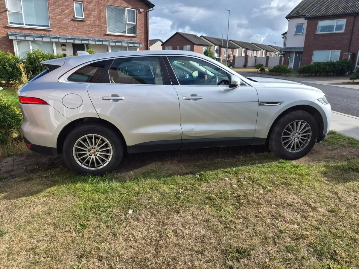 Jaguar F-Pace 2017 - Image 2