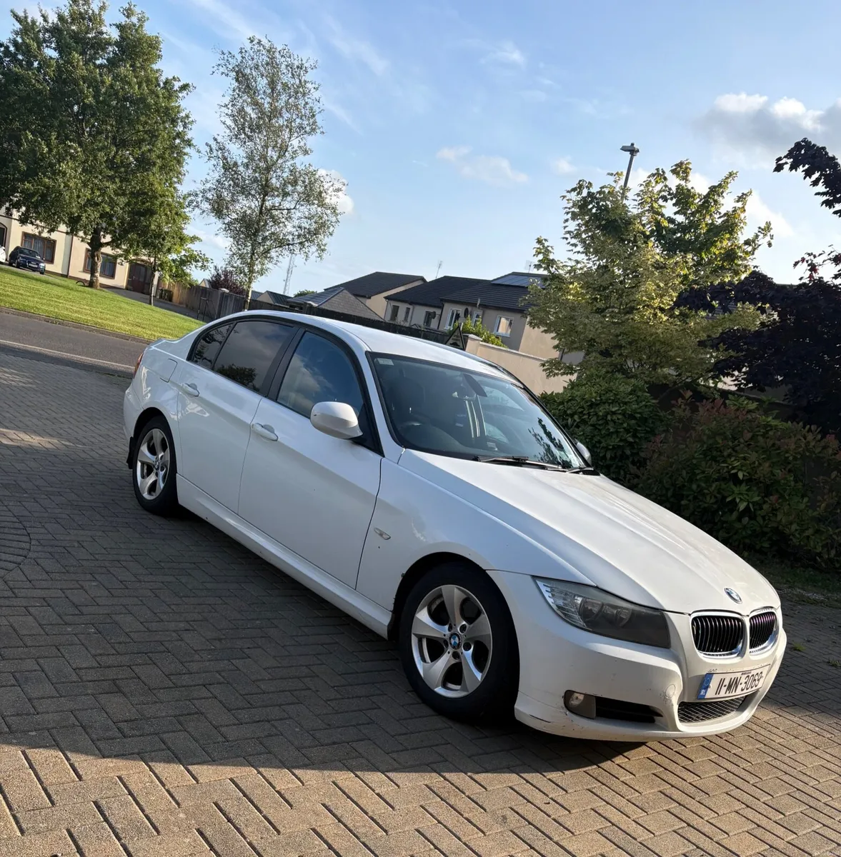 BMW 3-Series 2011 - Image 2