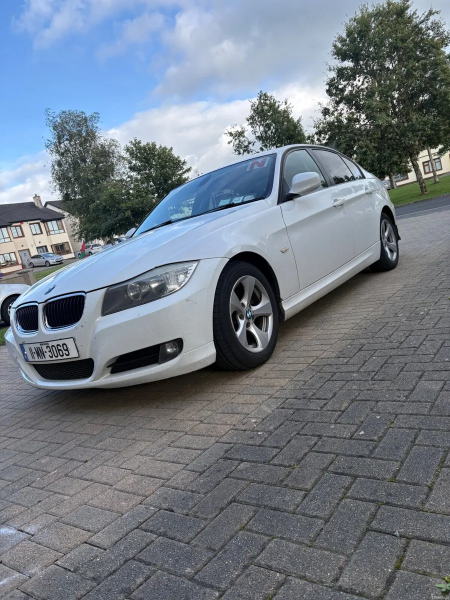 BMW 3-Series 2011 - Image 1