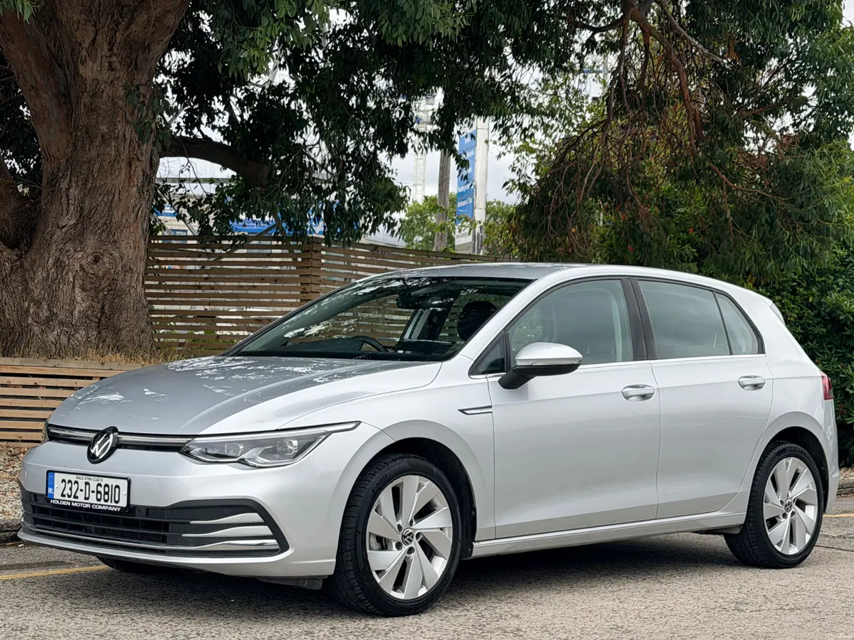 2023 Volkswagen Golf..2.0 TDI..WIRELESS CHARGER - Image 2