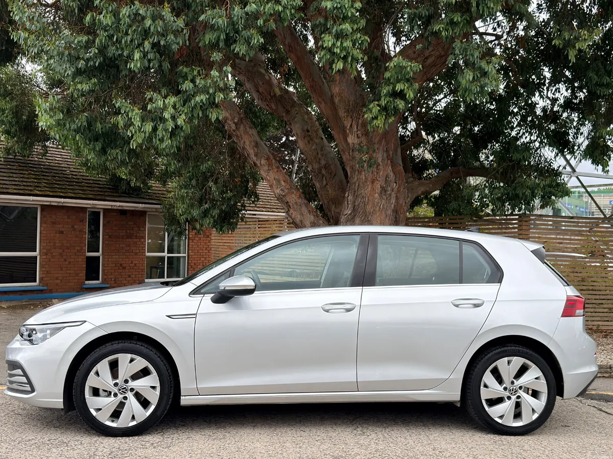 2023 Volkswagen Golf..2.0 TDI..WIRELESS CHARGER - Image 3
