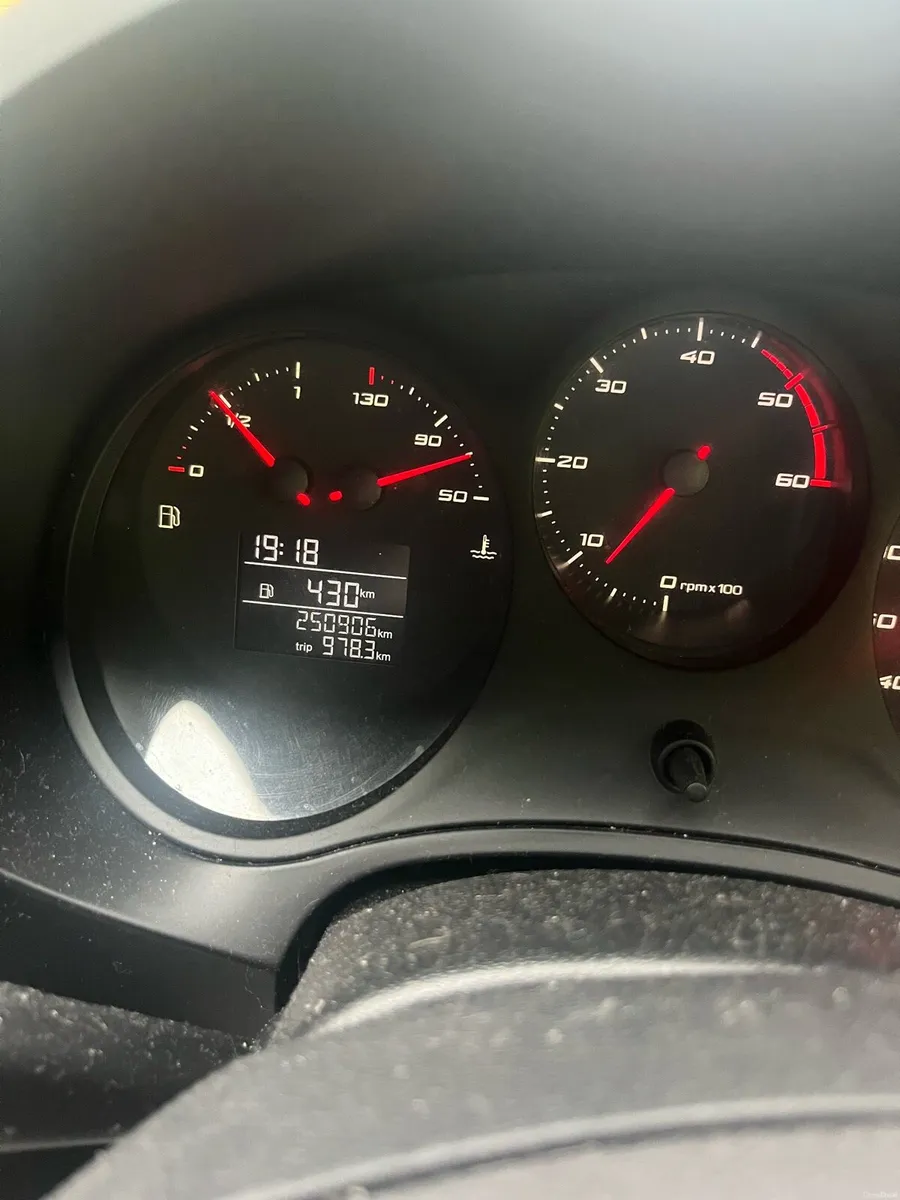 Seat Leon 2012 Diesel 1.6L tdi NEED BUYER FAST - Image 6