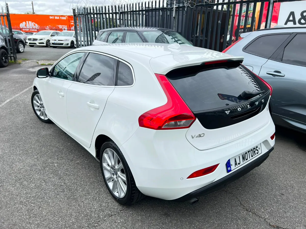 2015 VOLVO V40 AUTOMATIC - Image 4