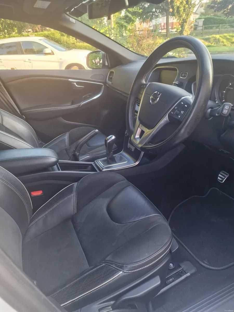 162 VOLVO V40 * R DESIGN*NEW NCT* - Image 5